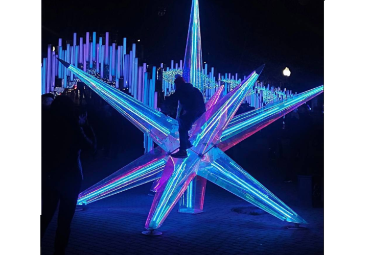 Для красивого фото подросток залез на светящуюся звезду в Краснодаре
