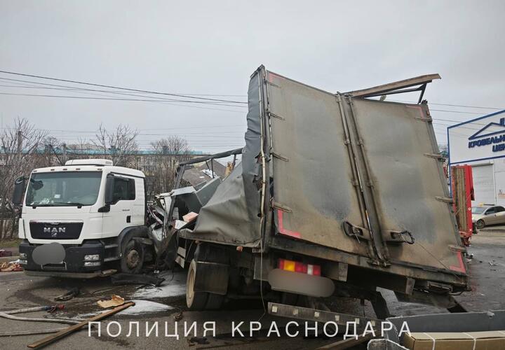 Ещё одна трагедия перед Новым годом: в Краснодаре виновник ДТП скончался на месте от травм 