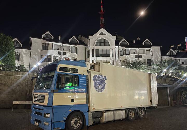 Грузовик с несколькими тоннами сочинских мандаринов отправил детям Луганска депутат Арменак Тозлян