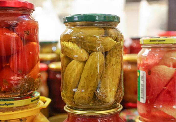 И никаких огурчиков: россиянам  пригрозили штрафами за хранение заготовок в подвалах