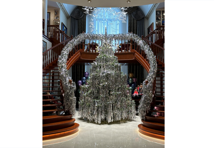 Как Киркоров украсил дом к Новому году, показали декораторы