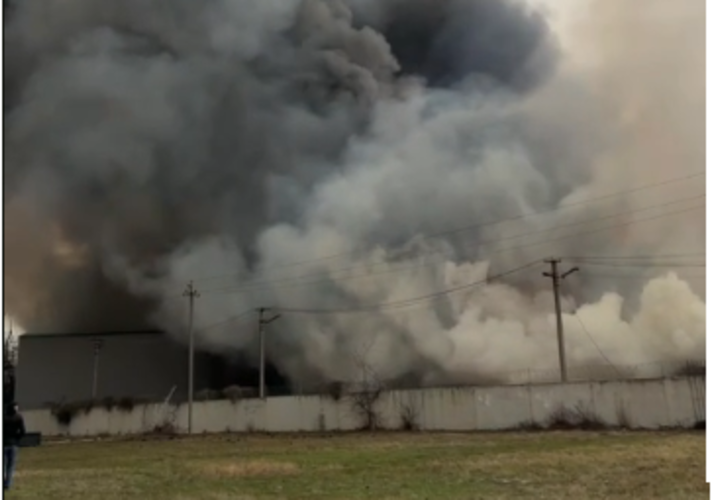 Названа возможная причина крупного пожара на овощебазе в Динском районе Кубани
