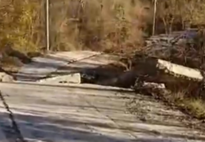 «Ни скорая, ни пожарная»: в Сочи обвалилась дорога, автомобили, даже экстренных служб, не могут проехать