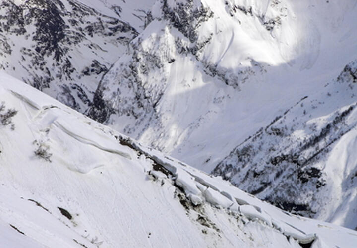 Остерегайтесь лавин: опасная ситуация образовалась в горах Сочи
