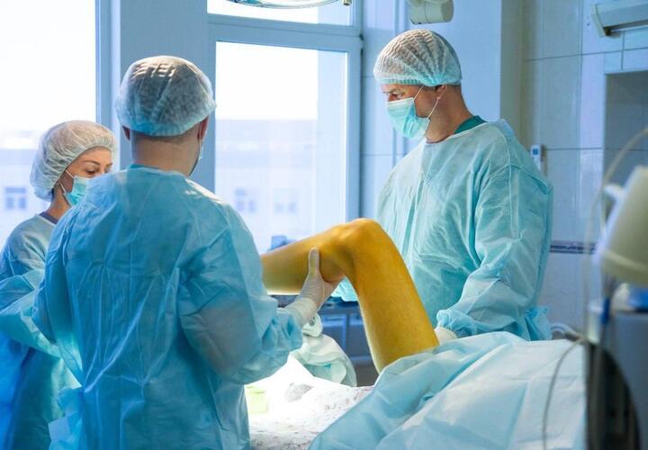 Открытый оскольчатый перелом и некроз: краснодарские врачи спасли ногу из Херсонской области после ДТП