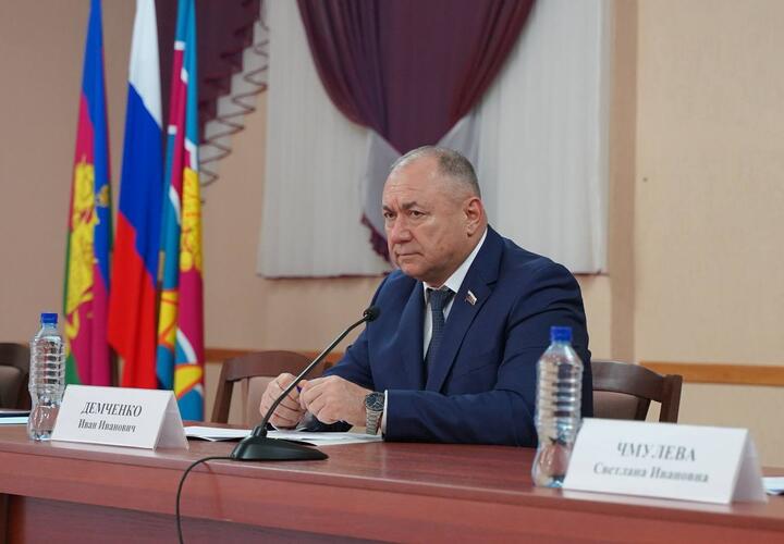 Парковка, документы, медицина. Решен ряд проблем жителей Славянского района Кубани