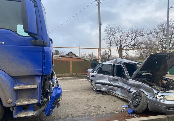 Погибли двое: страшное ДТП случилось в Ейском районе Кубани