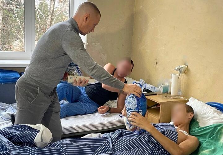 Представители городской Думы Краснодара посетили бойцов в военном госпитале