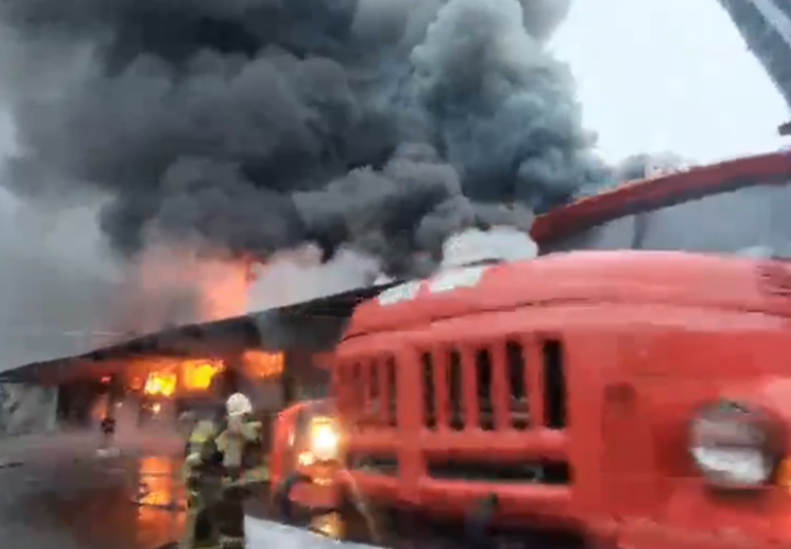 Прямо сейчас горит овощебаза под Краснодаром