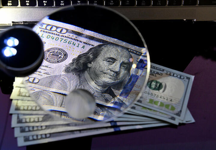 Рост евро и доллара замедлился: курс валют на 3 декабря 2024 года