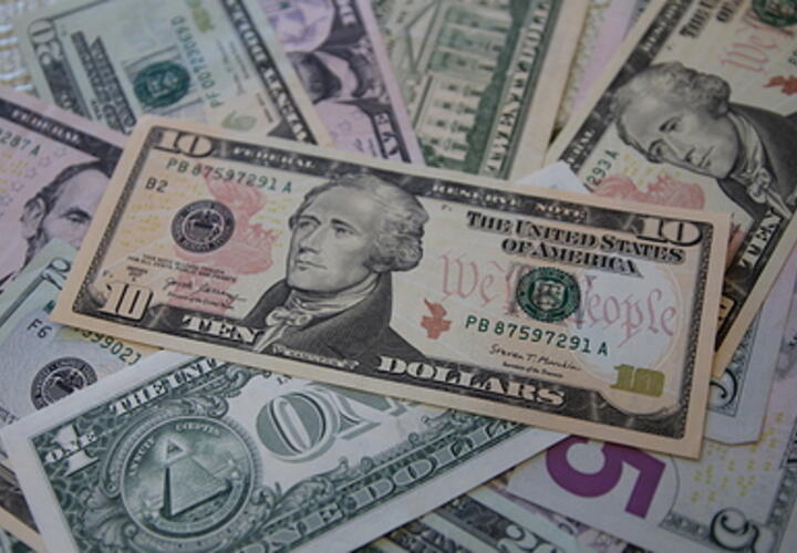 Рубль постепенно отыгрывает позиции у евро и доллара. Курс валют на 4 декабря