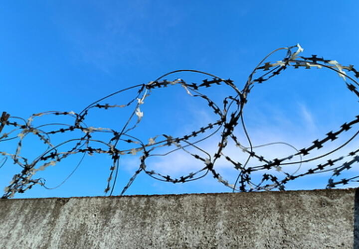 Сутенер в погонах: сотрудник СИЗО в Ростове водил женщин к уголовному авторитету