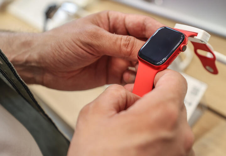 Умные часы опасны для здоровья, предупредили учёные