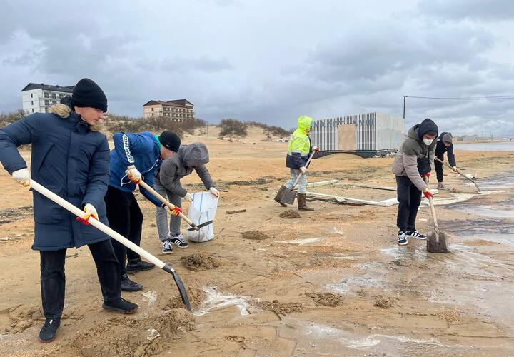 В районе Бугазской косы под Анапой в море установят боновые заграждения