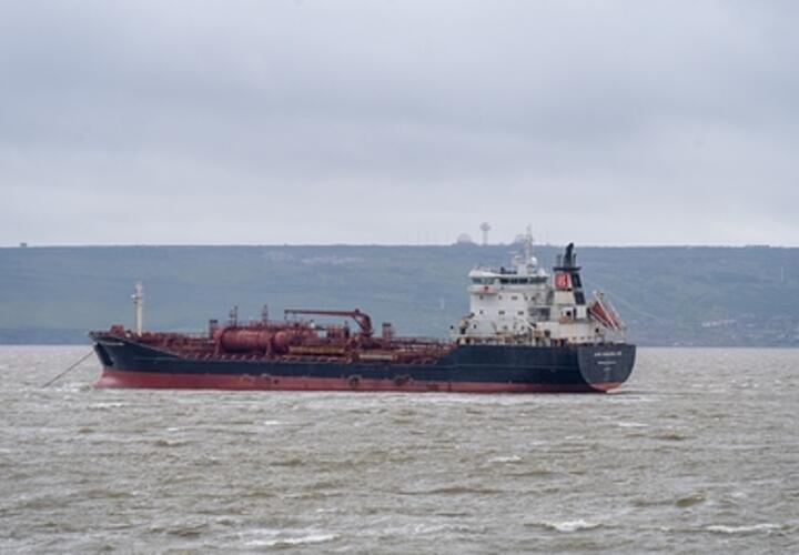  В штормящем Керченском проливе тонут два танкера с тысячами тонн нефти на борту