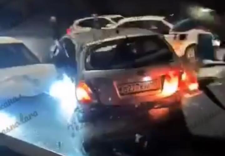 Больше 10 машин столкнулись на Северном мосту в Краснодаре 