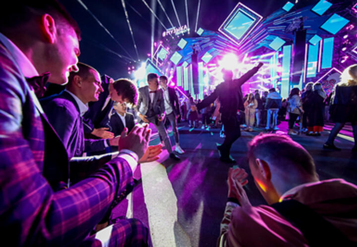 Депутат из Краснодара осудил предложение вернуть школьные дискотеки для повышения рождаемости 