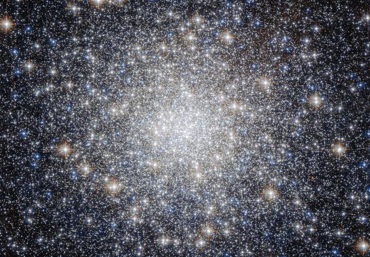 Девам полезно сегодня избавляться от всего лишнего, а Весам следует расслабиться