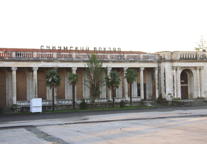 Помогают оппозиционеру Ардзинбе те, кто ранее пытался устроить беспорядки в Москве