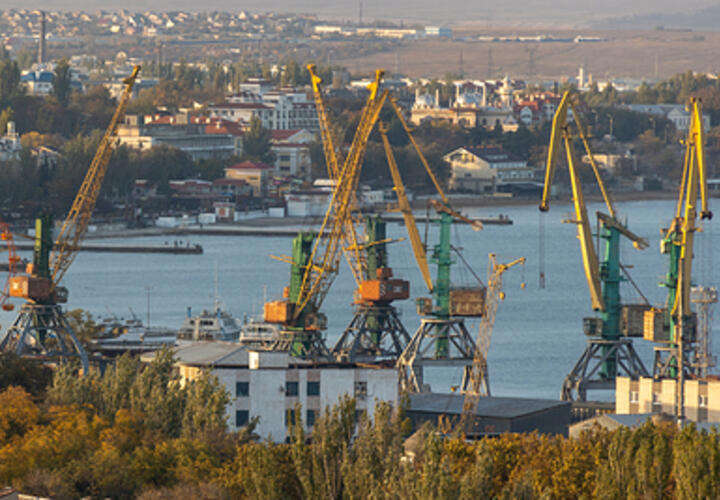 Фирма, построившая культурный центр в Новороссийске, присвоила себе за одно и городскую землю