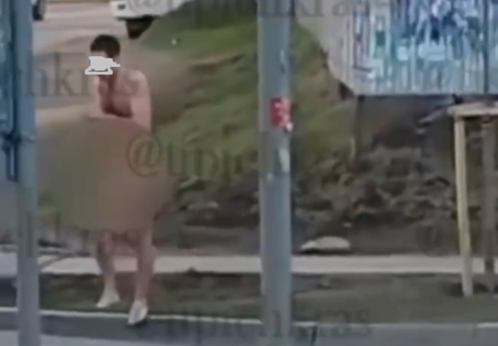 Голый мужчина выбежал на улицу в Краснодаре