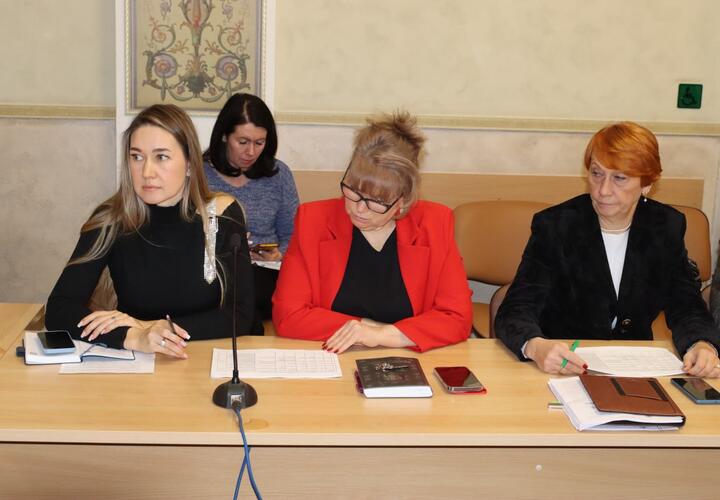 Как ни в чем ни бывало: кубанская чиновница, избившая любовницу мужа в салоне красоты, вернулась на работу