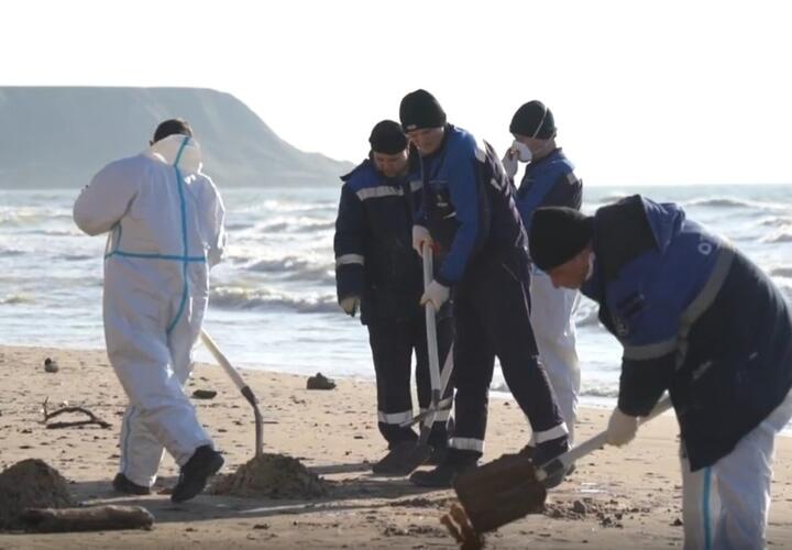 Компания ОТЭКО продолжает увеличивать количество техники для уборки пляжей Темрюкского района от мазута