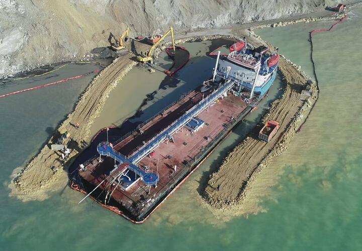 На части распилят стоящий на мели танкер «Волгонефть-239»