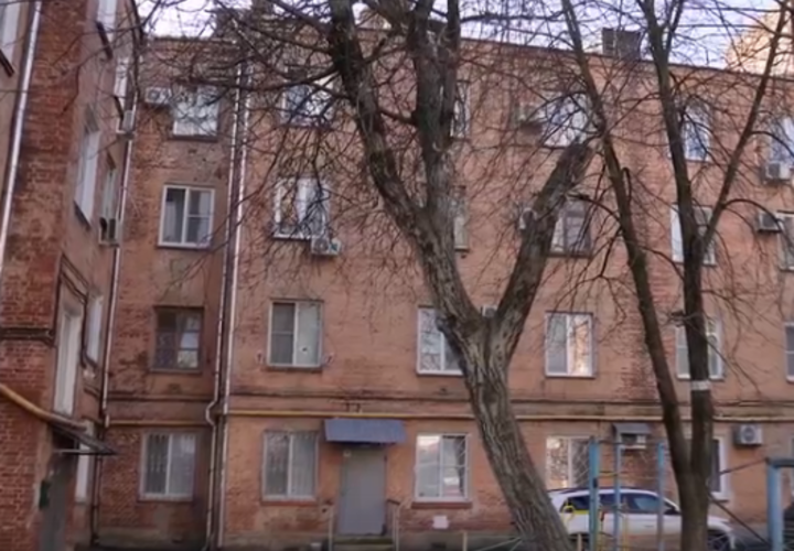 Странная история: в Краснодаре детей лишают жилья из-за долгов отца, который их бросил