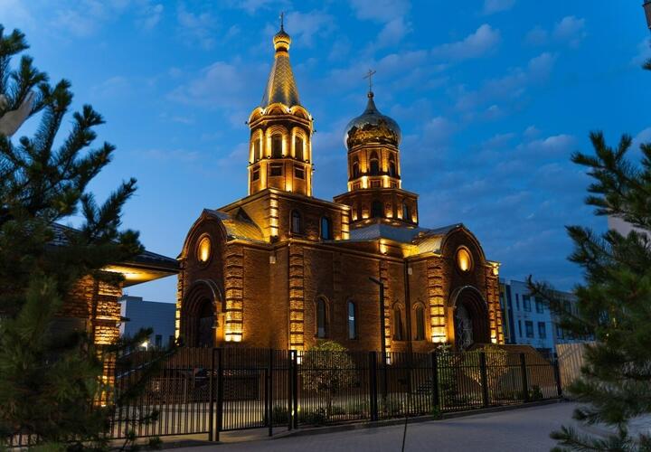 В Краснодаре появился уникальный храм с монохромной росписью  