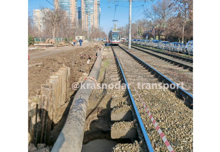 В месте очередного провала на улице Московской в Краснодаре трамваи пока ходить не будут 