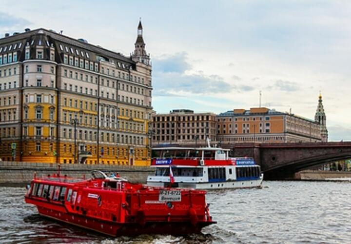 Владельцы отельного комплекса в Сочи собираются купить одну из самых дорогих гостиниц Москвы