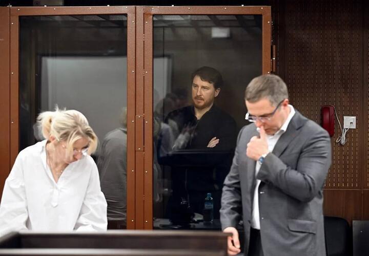 Бывший мэр Сочи Алексей Копайгородский и его жена Янина будут оспаривать в суде увольнение из армии