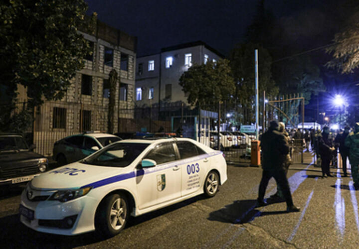 Действуют как шакалы: представители Ардзинба в Абхазии напали на командира "Пятнашки"