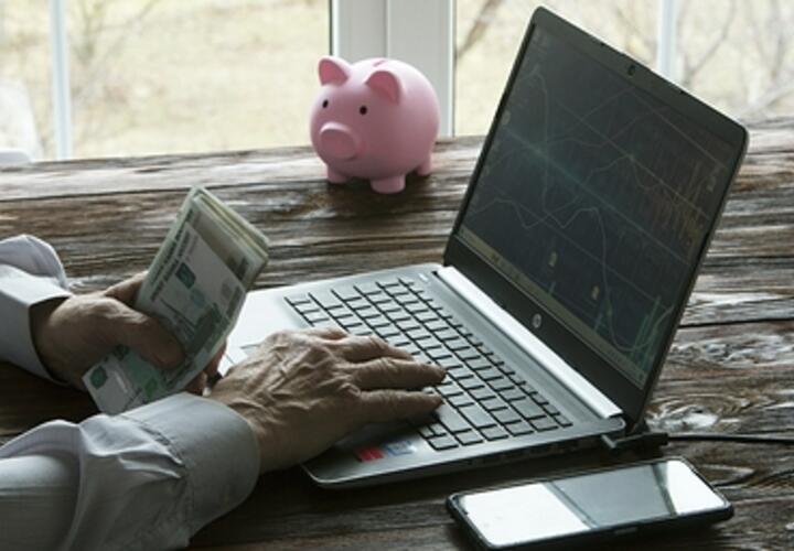 «Это добровольно»: бабушкам о цифровом рубле рассказал Центральный банк РФ