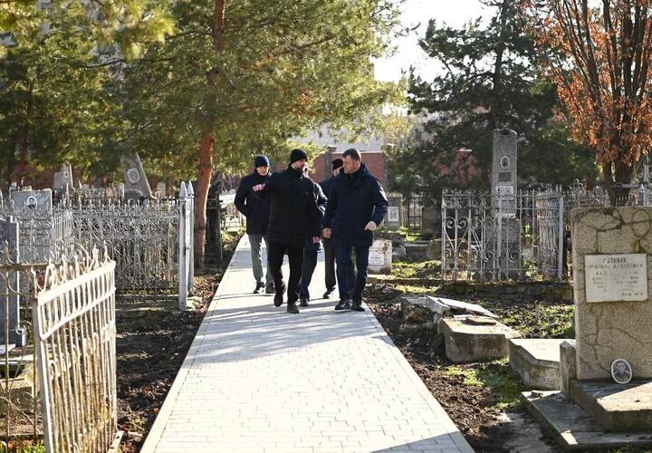 Краснодарцам сообщили, когда завершится реконструкция Всесвятского кладбища