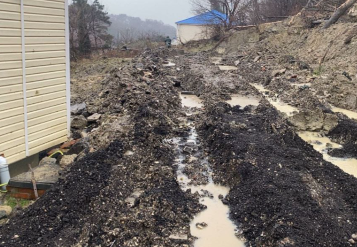 В Туапсе ввели локальный режим ЧС из-за оползня