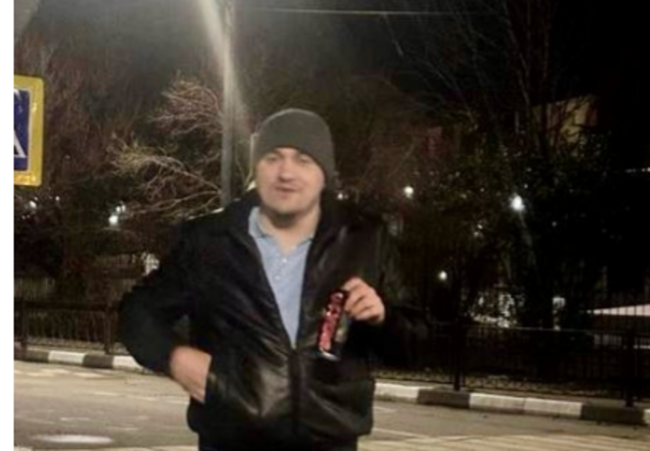 Полиция просит опознать мужчину, который протыкал колеса авто в Туапсе