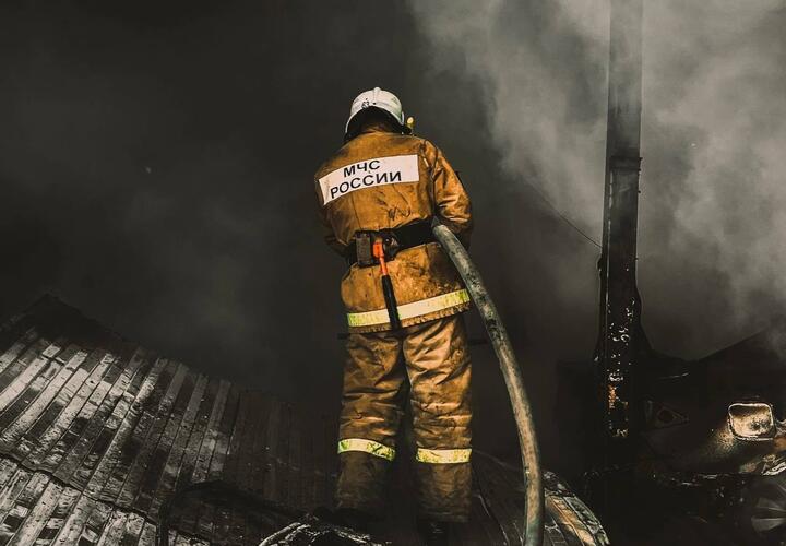 При пожаре в Динском районе Кубани погибла пенсионерка