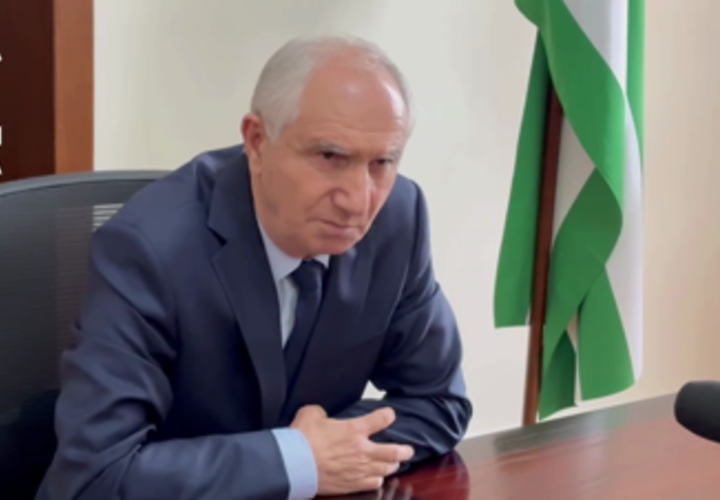 Общественность республики считает, что Валерий Бганба покрывает своего неадекватного родственника