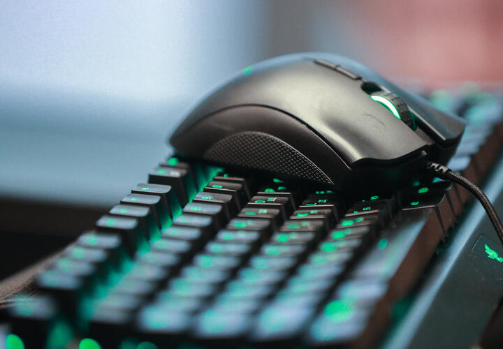 О помощи учебным заведениям договорился кандидат на пост президента республики Бадра Гунба