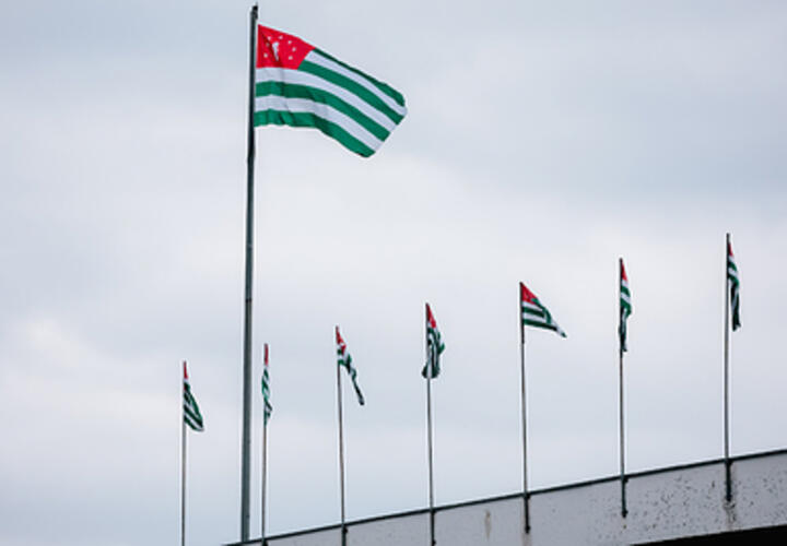 В Абхазии требуют отставки и.о. президента из-за нарушения им ноябрьских договорённостей