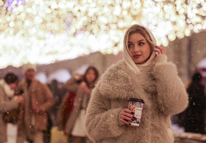 В Краснодаре покупательница плеснула горячий кофе в лицо продавцу