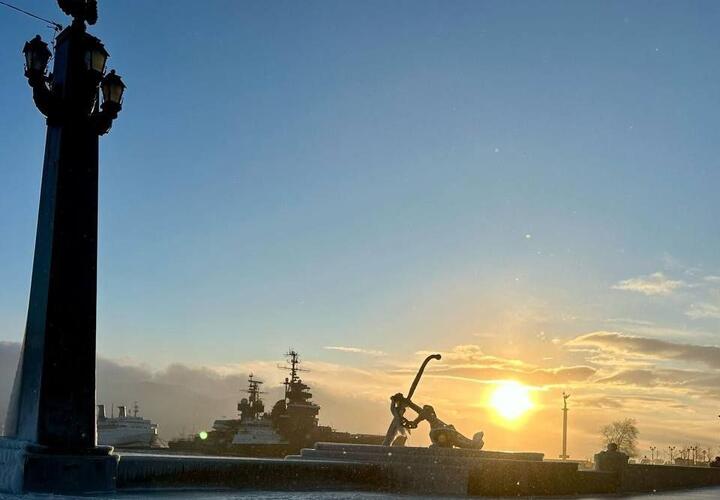 В Новороссийске объекты приводят в порядок после ураганного ветра