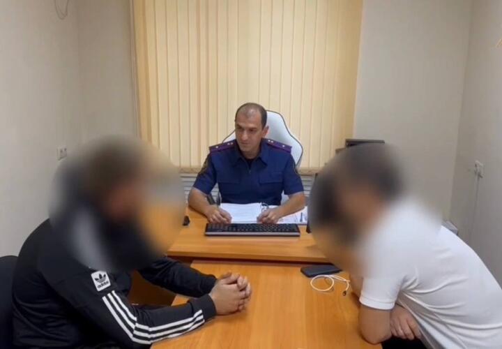 В Сочи рецидивист переехал на машине супругов, когда они пожаловались на громкую музыку