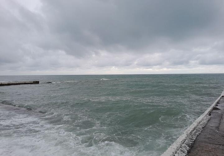 В Сочи ждут ураган с ливнями и штормом на море