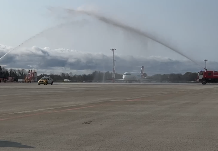Тестовый полет в восстановленный аэропорт прошел успешно