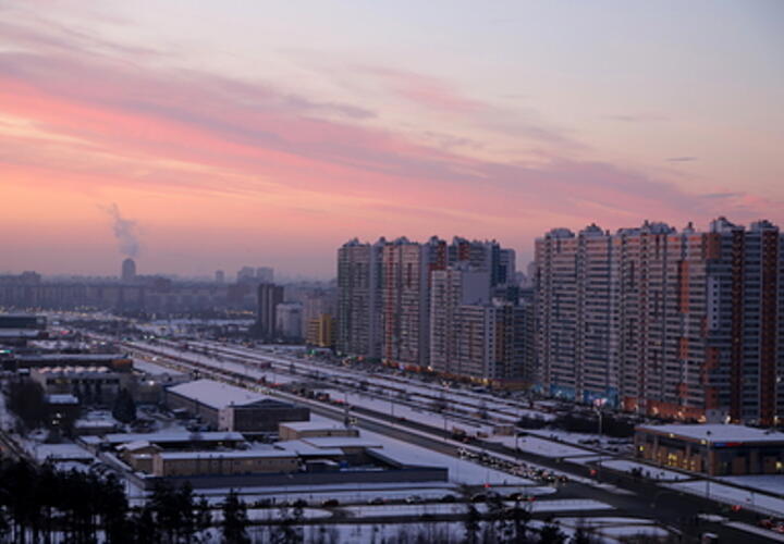 В трех районах Кубани зафиксированы падения обломков БпЛА, крупный пожар произошел на складе вторсырья: что произошло, пока вы спали