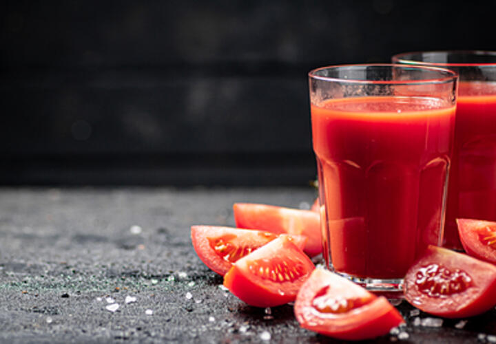 Больше вреда, чем пользы: кому нельзя пить томатный сок, рассказали специалисты