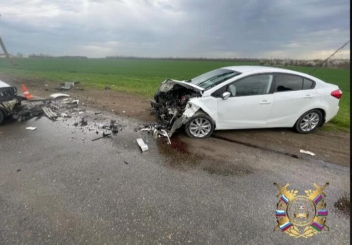 Две женщины на одинаковых иномарках столкнулись в Динском районе, одна из них погибла